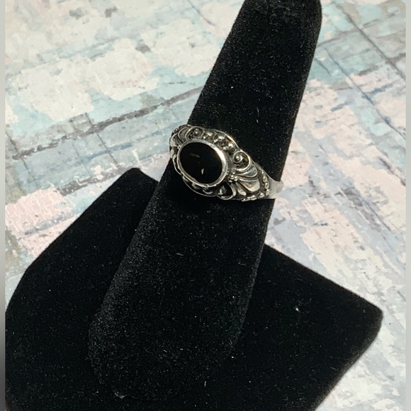 Vintage 925 Onyx Ring w/ Ornate Scrollwork Sz 6 - Picture 2 of 15